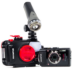 Olympus TG-4 Camera, Housing and Video Light Simple Package